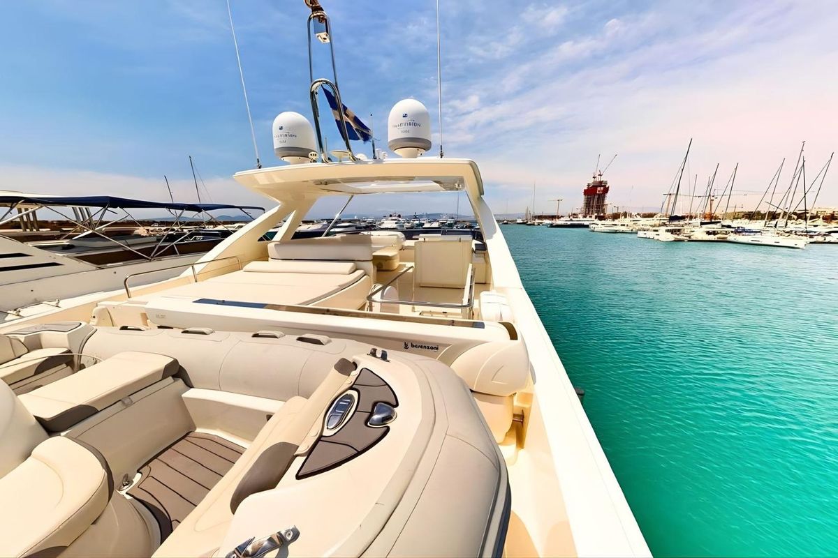 2011 Ferretti Yachts 81 