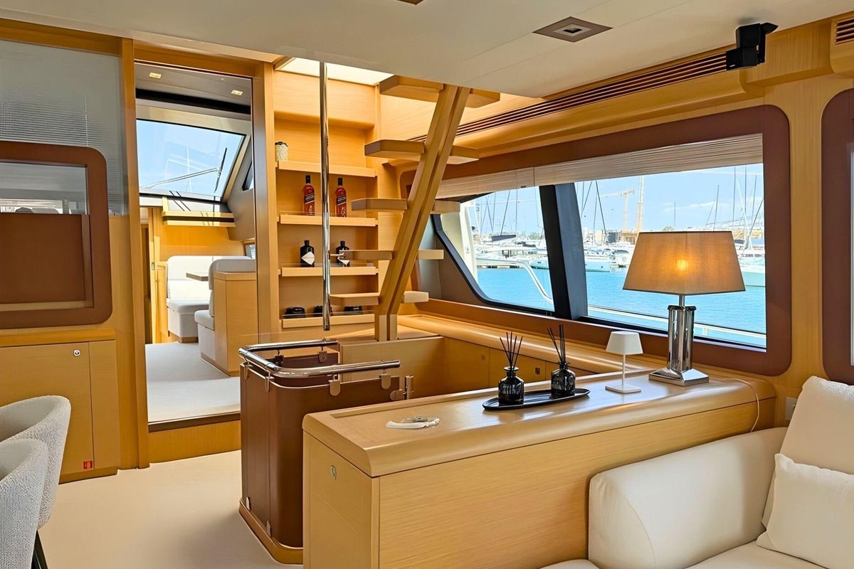2011 Ferretti Yachts 81 