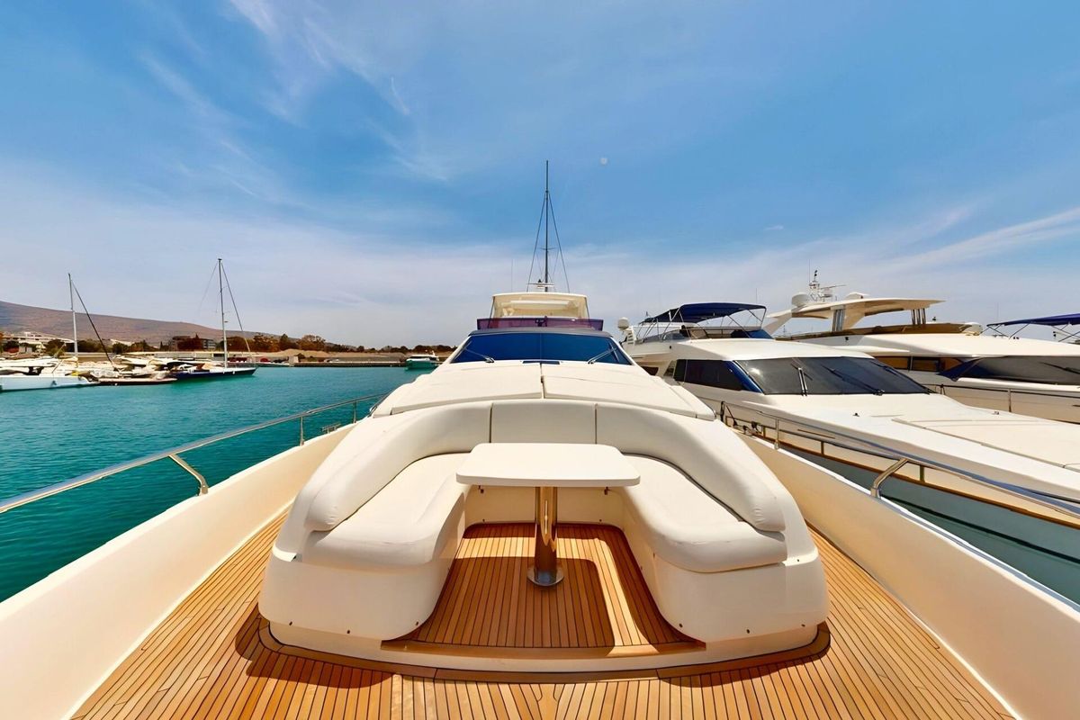 2011 Ferretti Yachts 81 