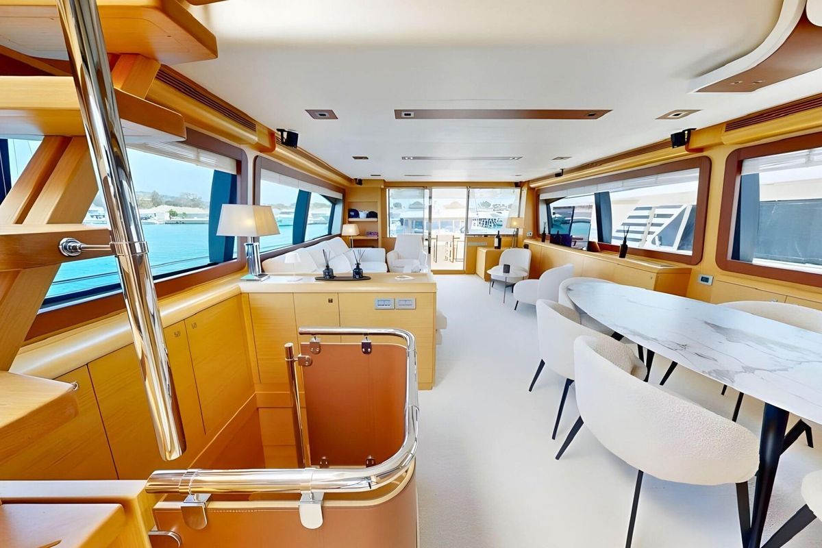 2011 Ferretti Yachts 81 