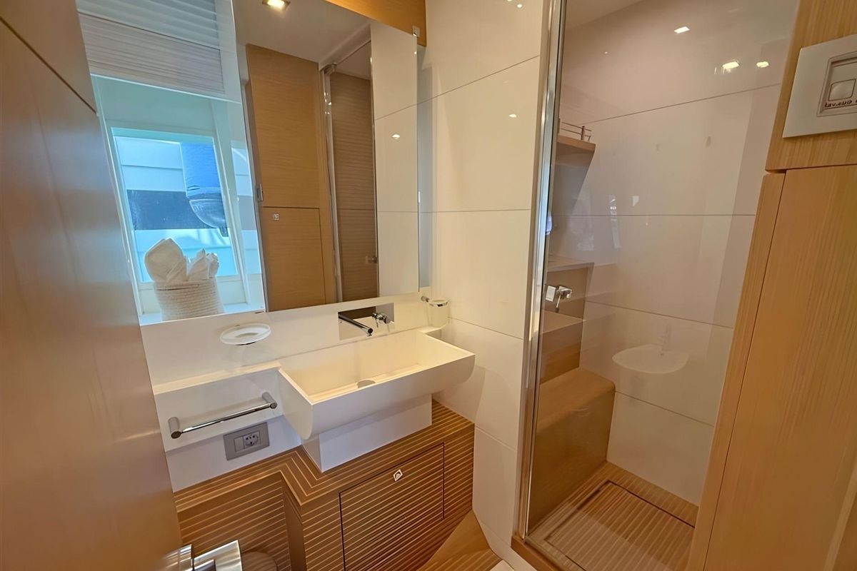 2011 Ferretti Yachts 81 