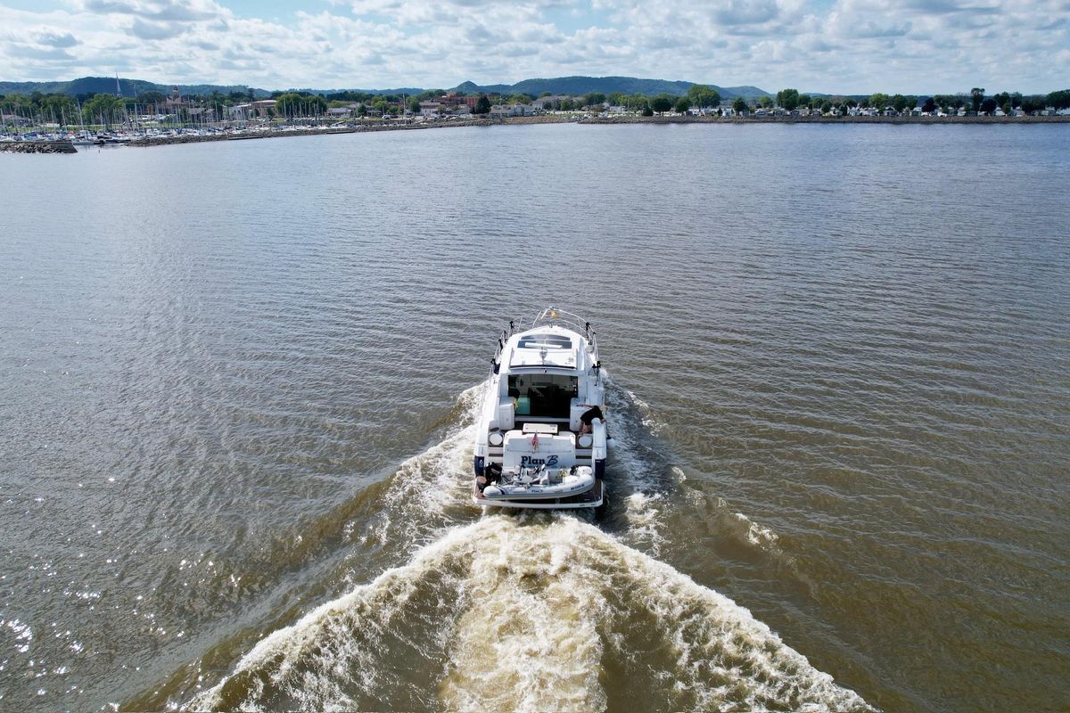 2012 Cruisers Yachts 48 