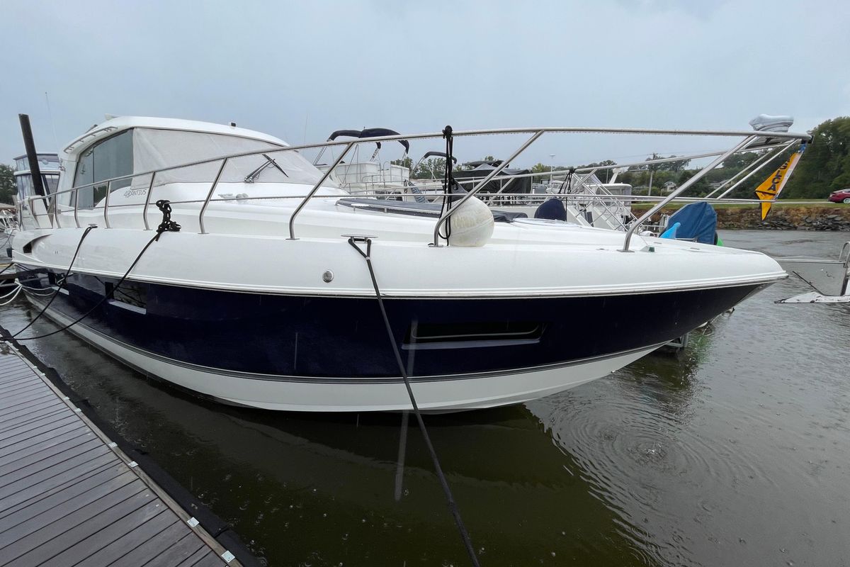 2012 Cruisers Yachts 48 