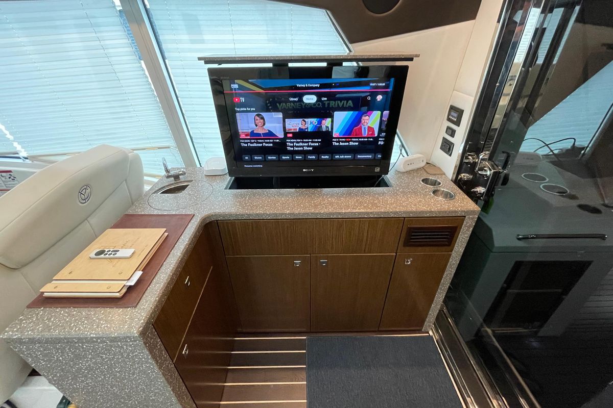 2012 Cruisers Yachts 48 