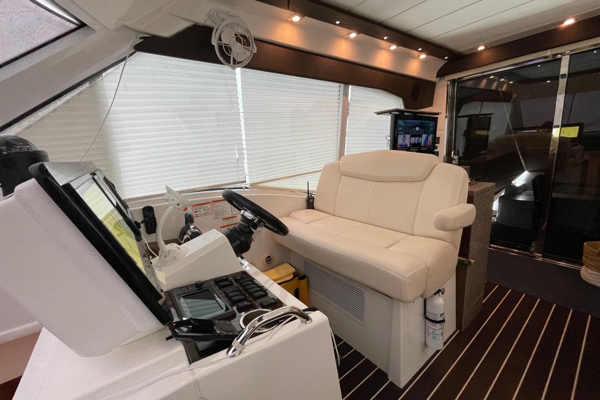 2012 Cruisers Yachts 48 