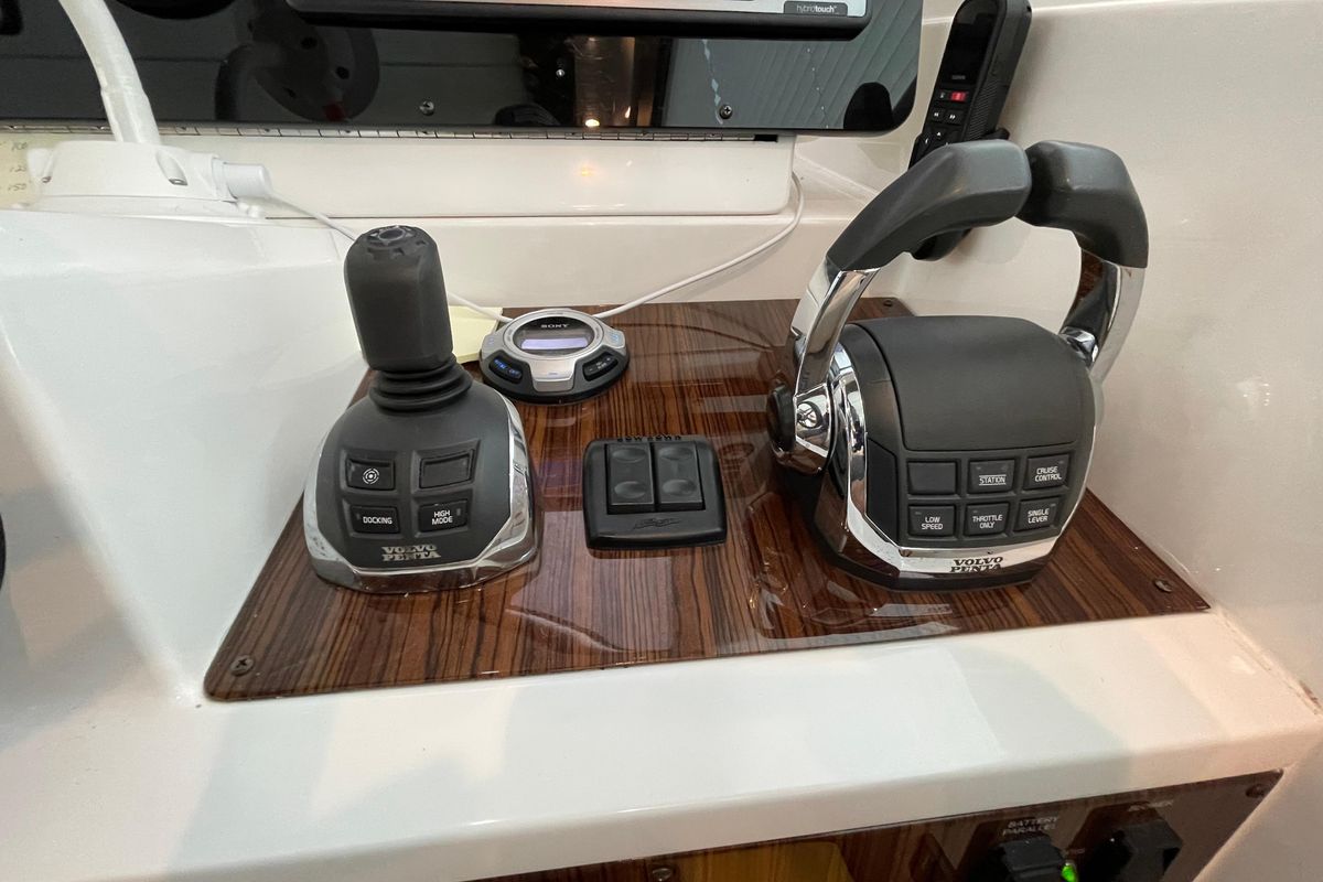 2012 Cruisers Yachts 48 