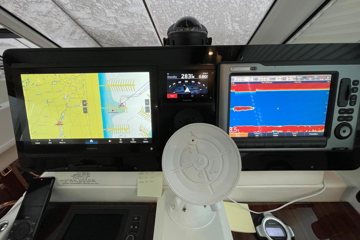 2012 Cruisers Yachts 48 