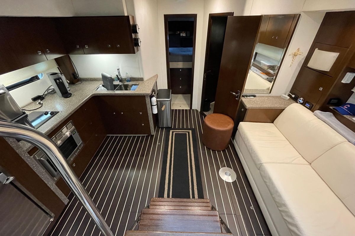 2012 Cruisers Yachts 48 