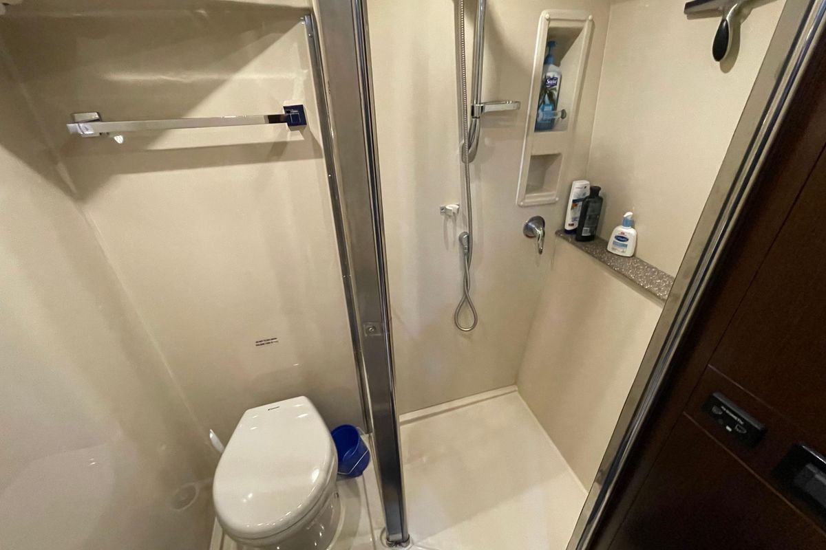 2012 Cruisers Yachts 48 