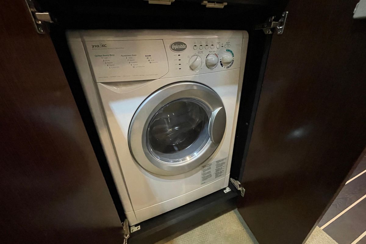 2012 Cruisers Yachts 48 