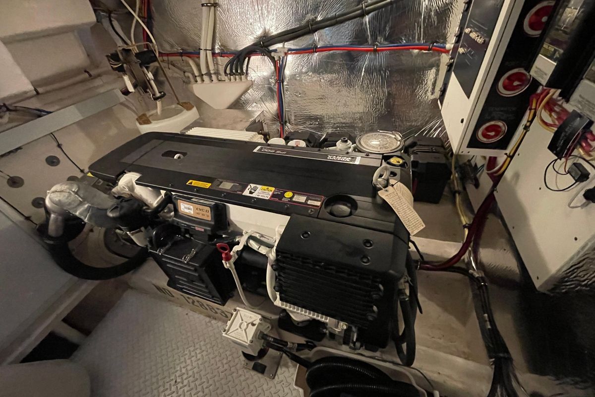 2012 Cruisers Yachts 48 