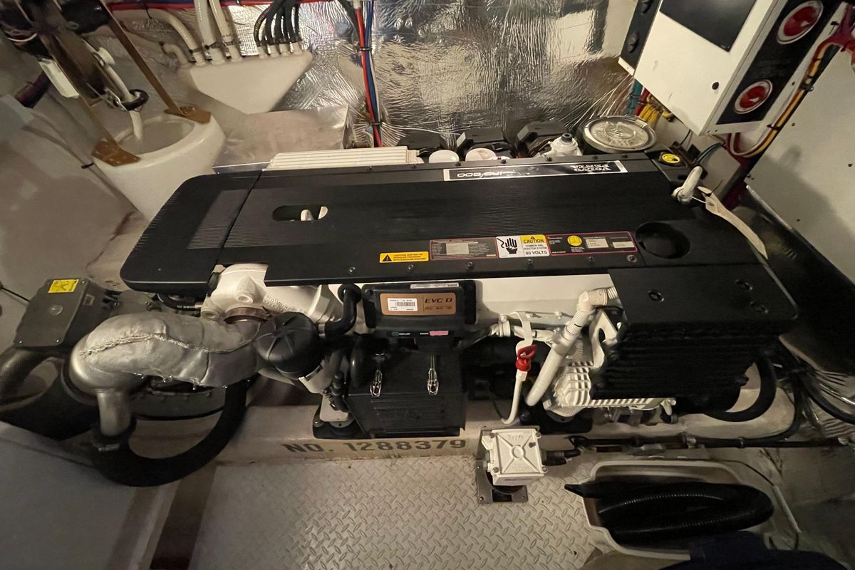 2012 Cruisers Yachts 48 