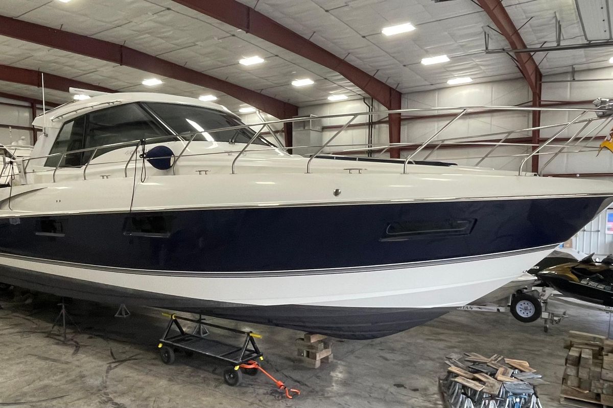 2012 Cruisers Yachts 48 