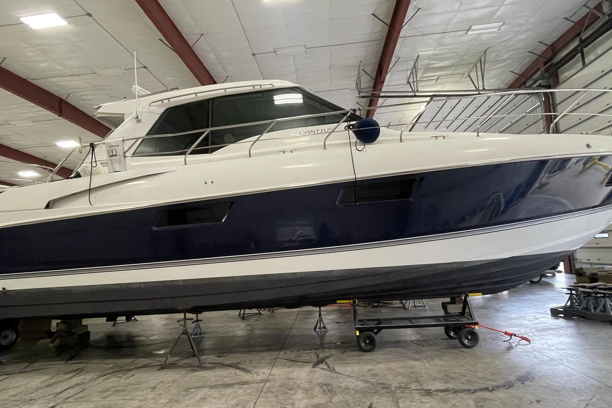 2012 Cruisers Yachts 48 