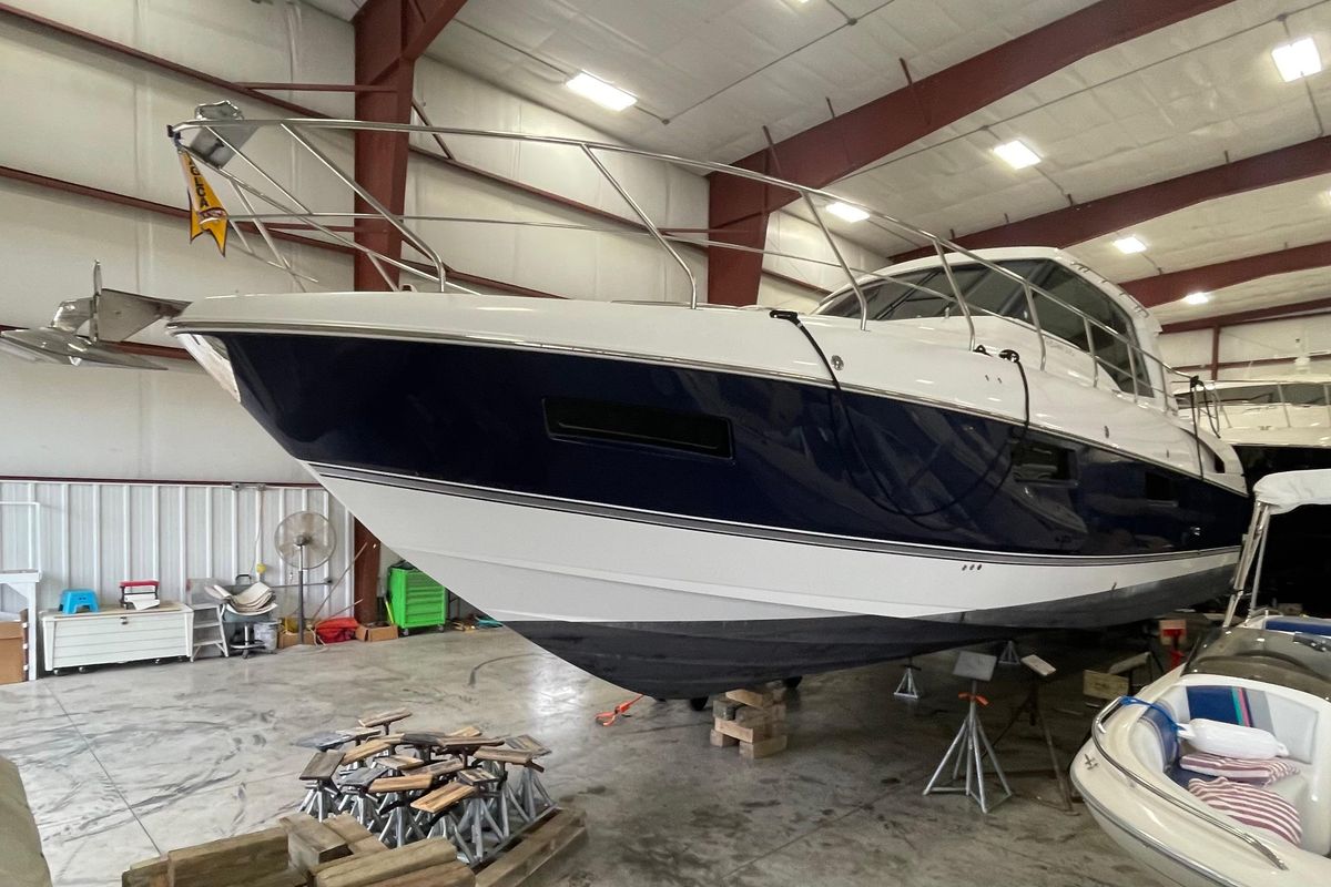 2012 Cruisers Yachts 48 