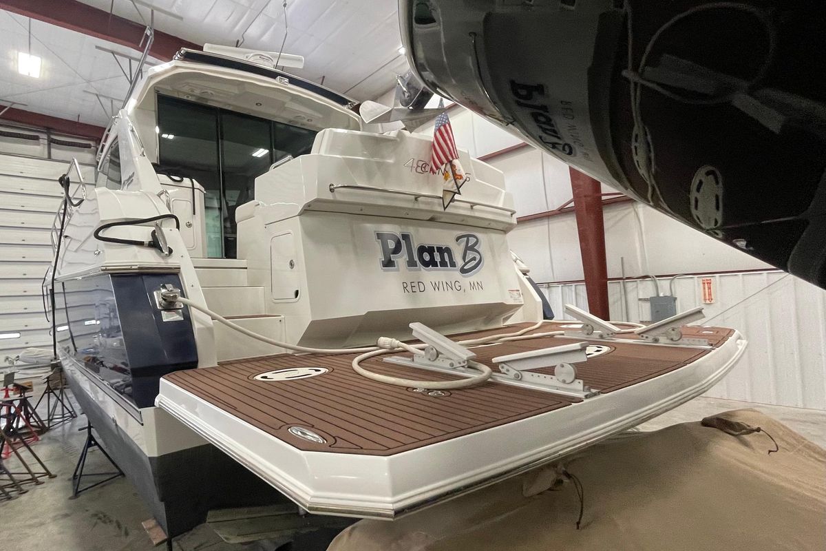 2012 Cruisers Yachts 48 