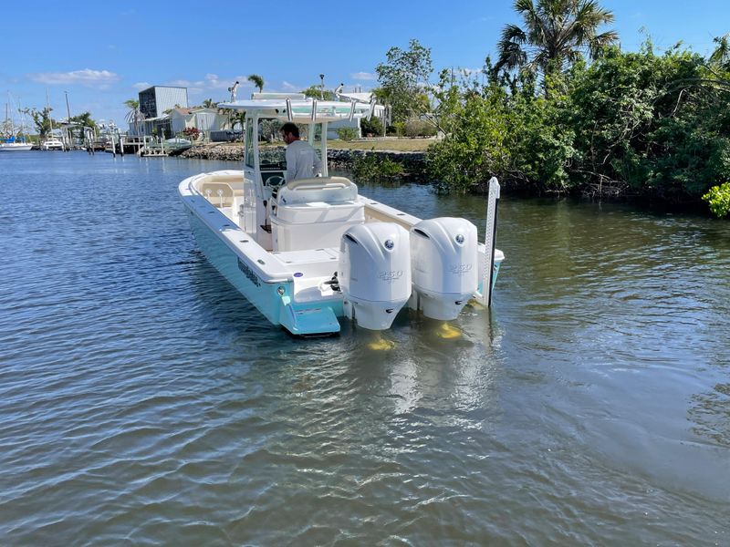 2019 Everglades 273 CC