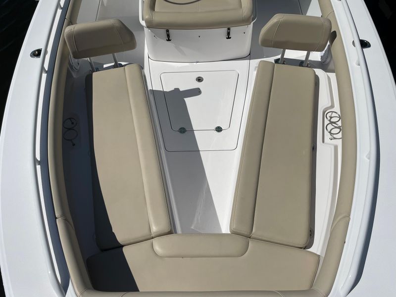 2019 Everglades 273 CC