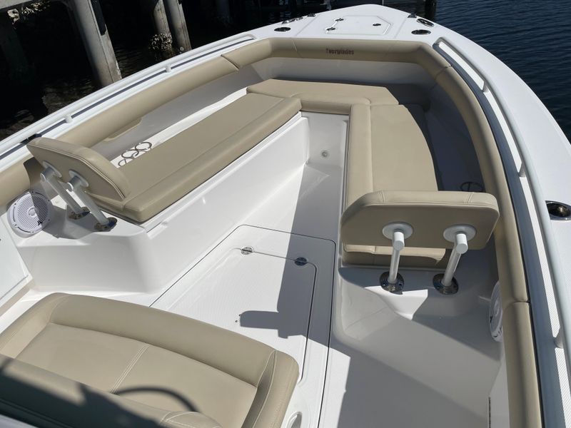2019 Everglades 273 CC