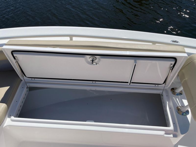 2019 Everglades 273 CC