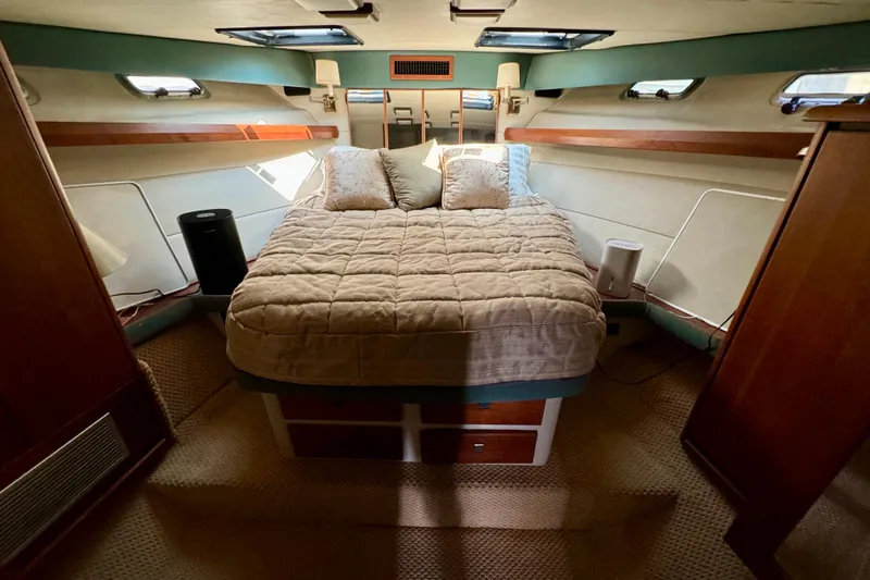 Perseverance Yacht Photos Pics 1989 Bayliner 4588 Motoryacht bedroom with cozy bed, wood accents, and natural light.
