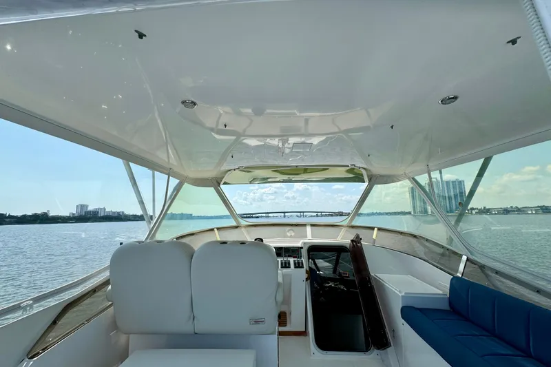 Perseverance Yacht Photos Pics 1989 Bayliner 4588 Motoryacht interior with panoramic water view and modern seating.