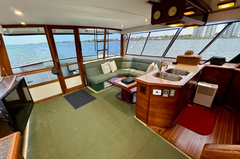Perseverance Yacht Photos Pics 1989 Bayliner 4588 Motoryacht interior with spacious seating, kitchenette, and panoramic windows.