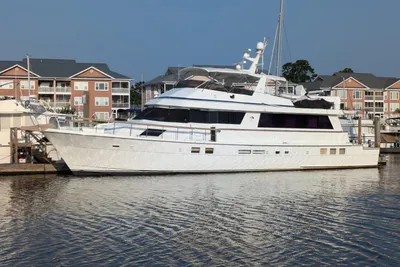 Hatteras Cockpit Motoryacht