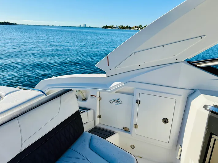  Yacht Photos Pics 2020 Monterey 328 SS boat interior with ocean view.