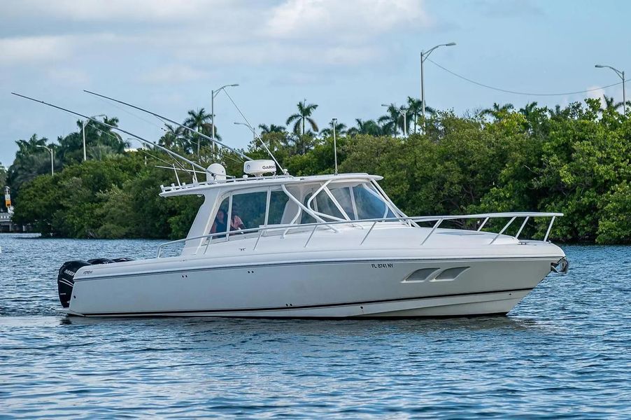 2010 Intrepid 390 Sport Yacht