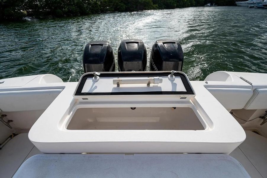 2010 Intrepid 390 Sport Yacht