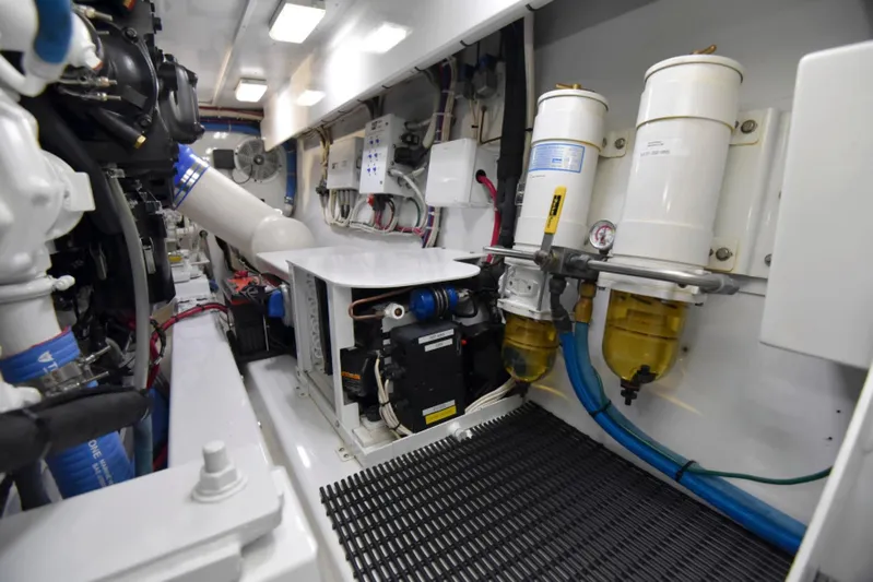 Blue Angel Yacht Photos Pics 2013 Garlington 61 Convertible - Blue Angel