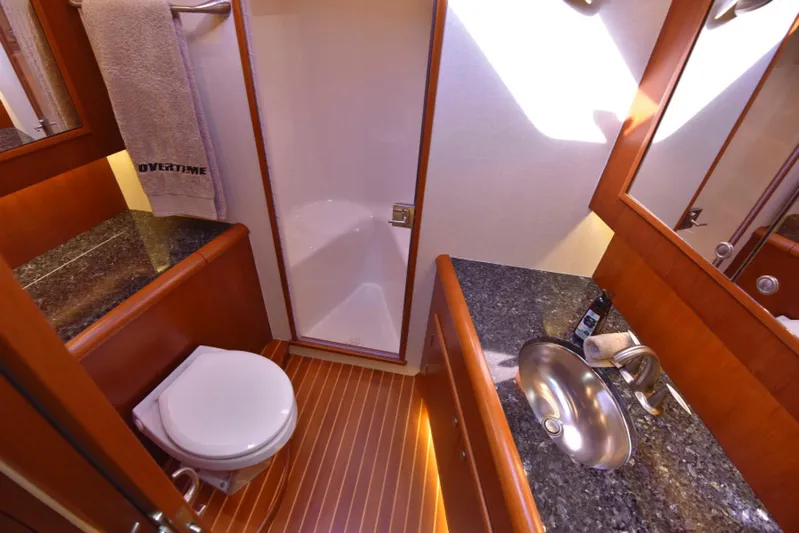 Blue Angel Yacht Photos Pics 2013 Garlington 61 Convertible - Blue Angel Master Head