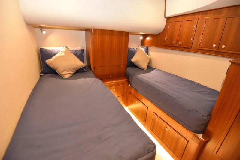 Blue Angel Yacht Photos Pics 2013 Garlington 61 Convertible - Blue Angel Guest Stateroom