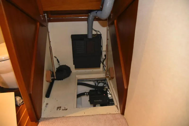 Blue Angel Yacht Photos Pics 2013 Garlington 61 Convertible - Blue Angel Mechanical