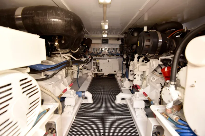 Blue Angel Yacht Photos Pics 2013 Garlington 61 Convertible - Blue Angel