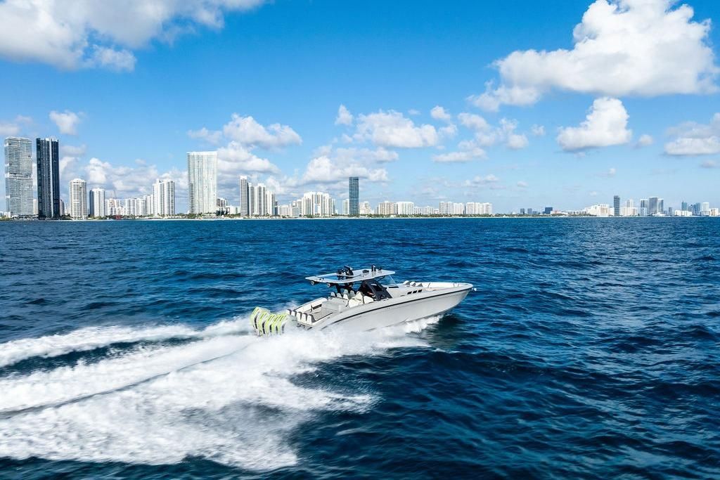 2022 Midnight Express 43 