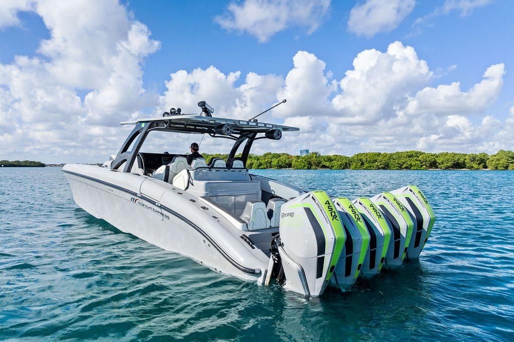 2022 Midnight Express 43 