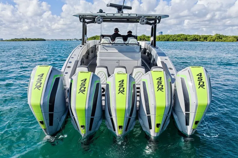 Trigger Yacht Photos Pics 2022 Midnight Express 43' Solstice boat with five Mercury 450R engines on open water.