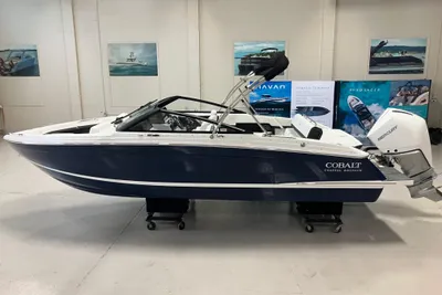 Cobalt R4 Outboard