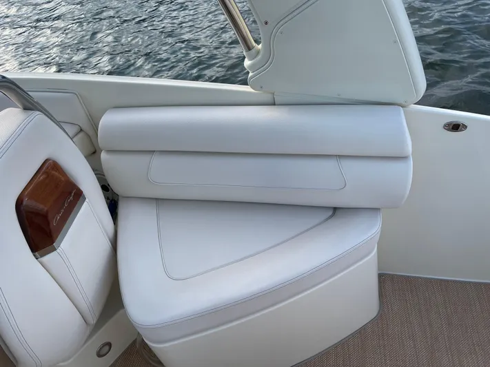  Yacht Photos Pics 2021 Chris-Craft 28 LAUNCH GT boat interior seating with white upholstery.