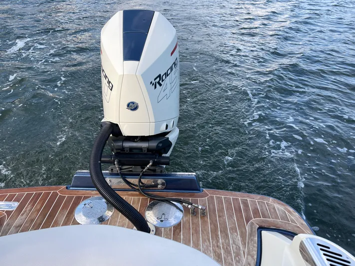  Yacht Photos Pics 2021 Chris-Craft 28 LAUNCH GT boat with powerful outboard motor on water.