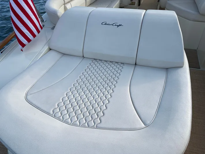  Yacht Photos Pics 2021 Chris-Craft 28 LAUNCH GT boat with white leather seating and American flag.