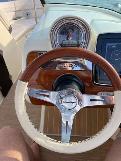  Yacht Photos Pics Chris-Craft 28 Launch GT 2021 boat dashboard with wooden steering wheel and speedometer.