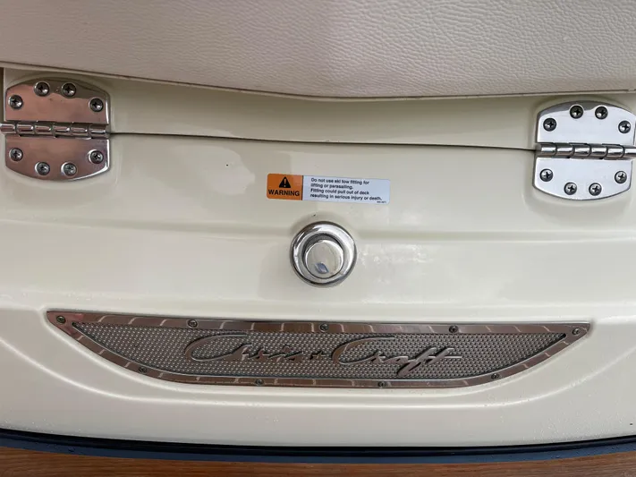  Yacht Photos Pics 2021 Chris-Craft 28 LAUNCH GT boat rear view with logo and warning label.