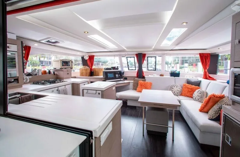 Superfly Yacht Photos Pics Interior Cabin