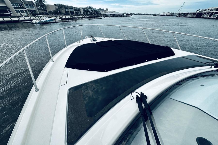 2022 Boston Whaler 405 Conquest