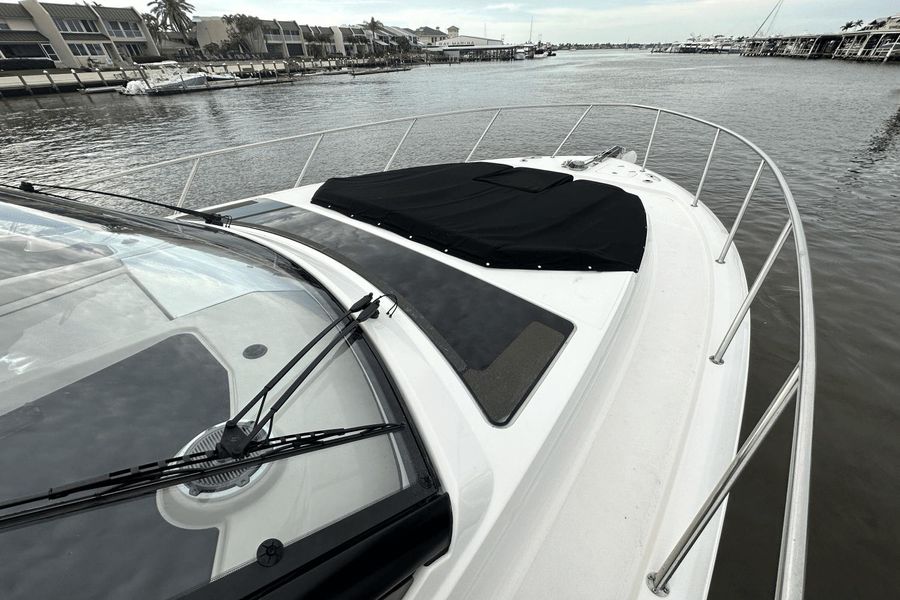 2022 Boston Whaler 405 Conquest