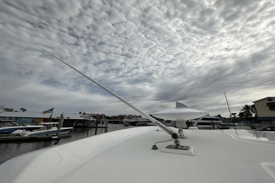 2022 Boston Whaler 405 Conquest