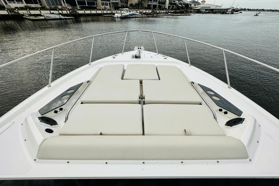 2022 Boston Whaler 405 Conquest